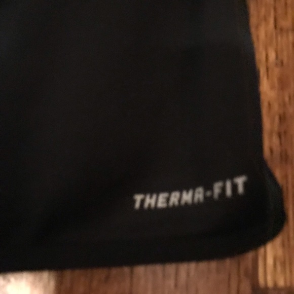 unisex NIKE thermal sweatshirt - Picture 6 of 6